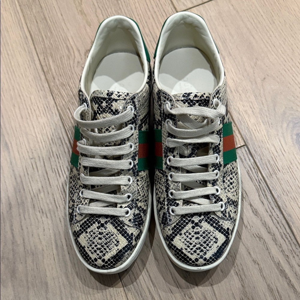 Gucci White Snake-Print Low Tops with Green Heel Panel - Picture 4 of 5